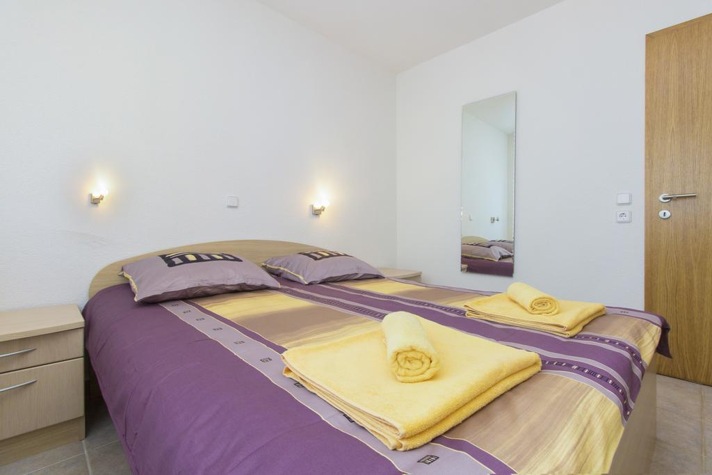 Apartments Zoran Pirovac Eksteriør bilde