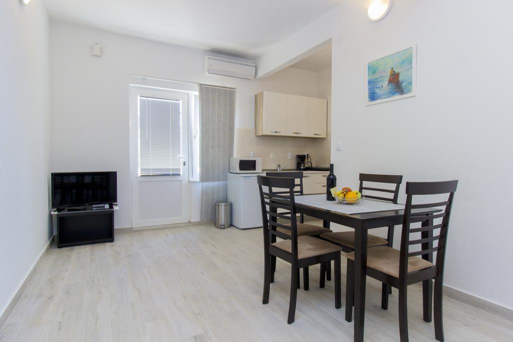 Apartments Zoran Pirovac Eksteriør bilde