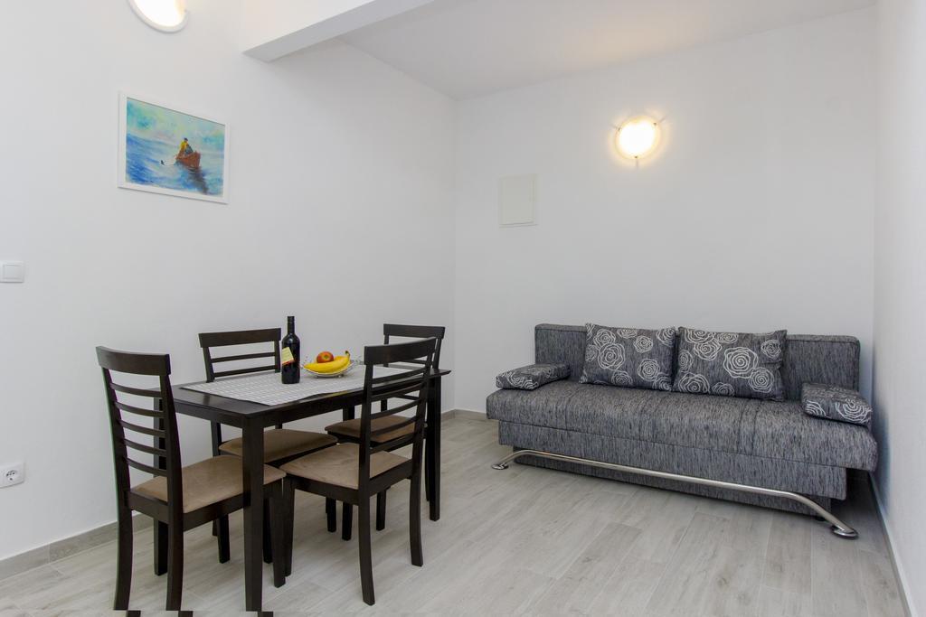 Apartments Zoran Pirovac Eksteriør bilde