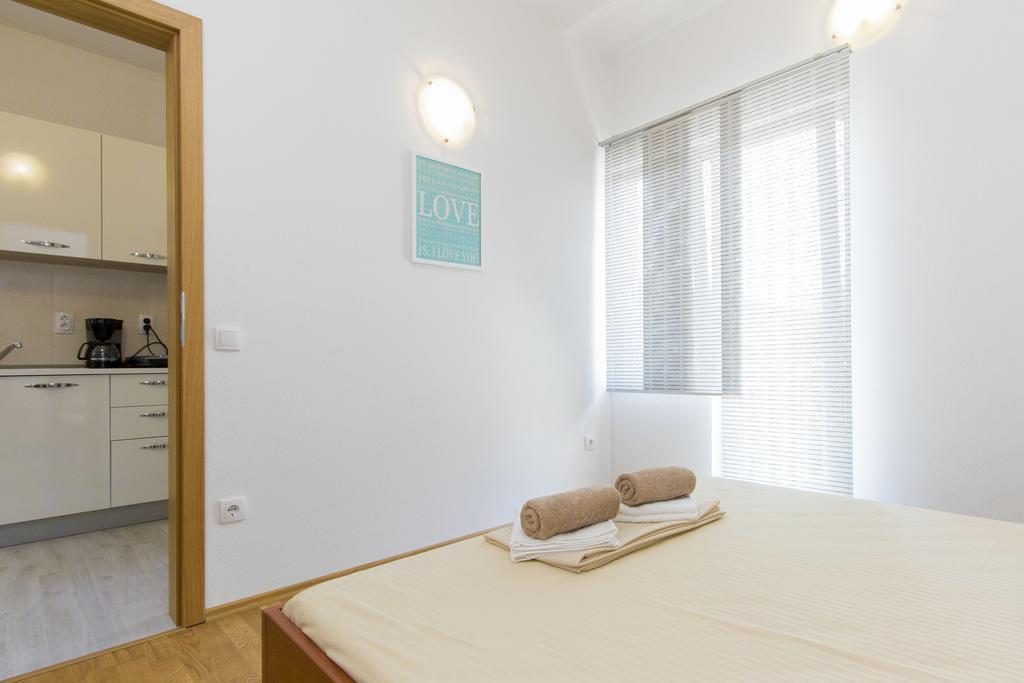 Apartments Zoran Pirovac Eksteriør bilde