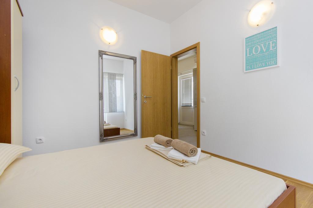 Apartments Zoran Pirovac Eksteriør bilde