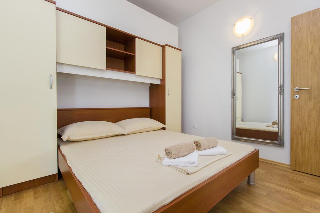 Apartments Zoran Pirovac Eksteriør bilde