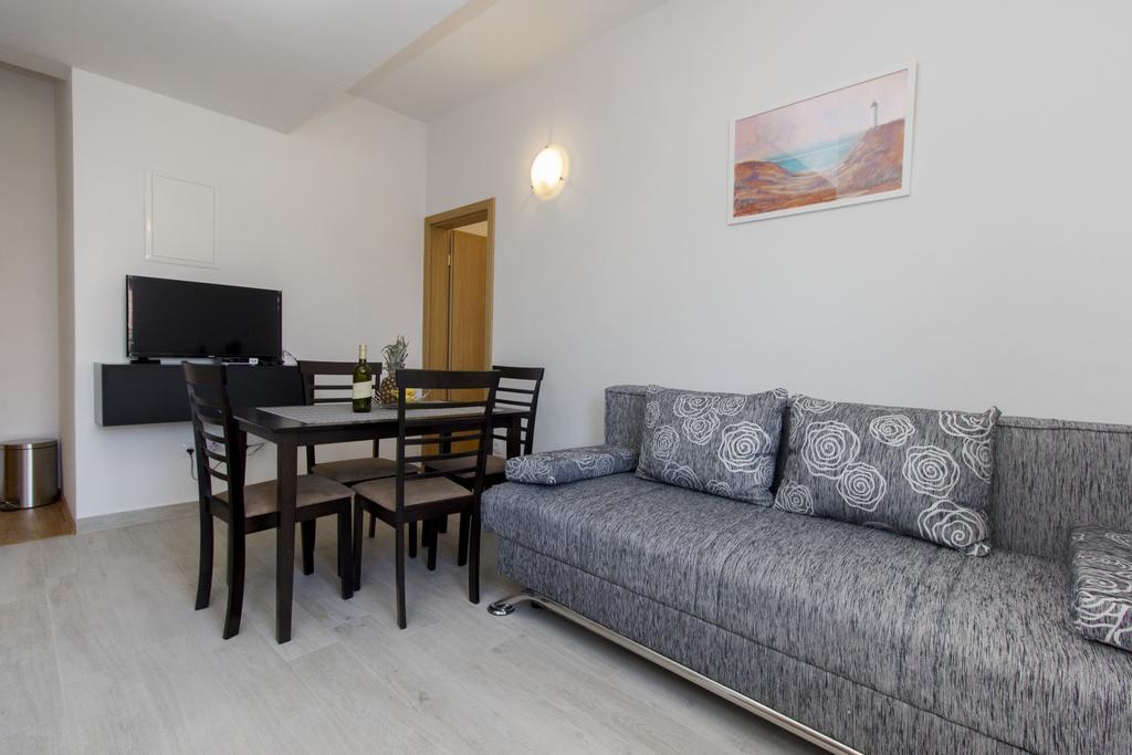 Apartments Zoran Pirovac Eksteriør bilde