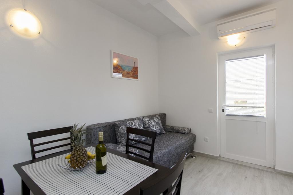Apartments Zoran Pirovac Eksteriør bilde