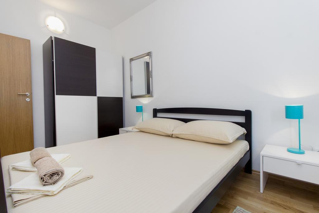 Apartments Zoran Pirovac Eksteriør bilde