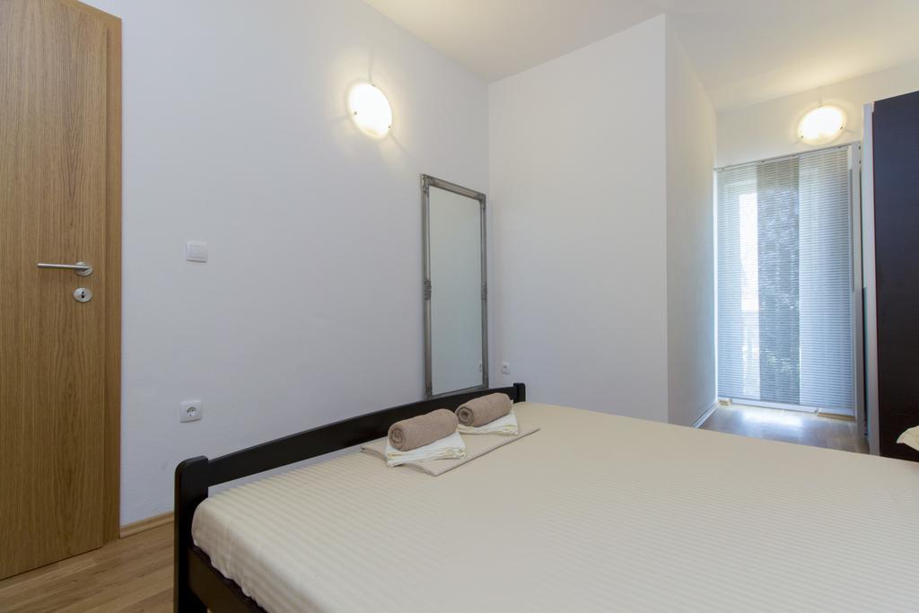 Apartments Zoran Pirovac Eksteriør bilde