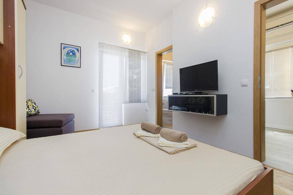 Apartments Zoran Pirovac Eksteriør bilde