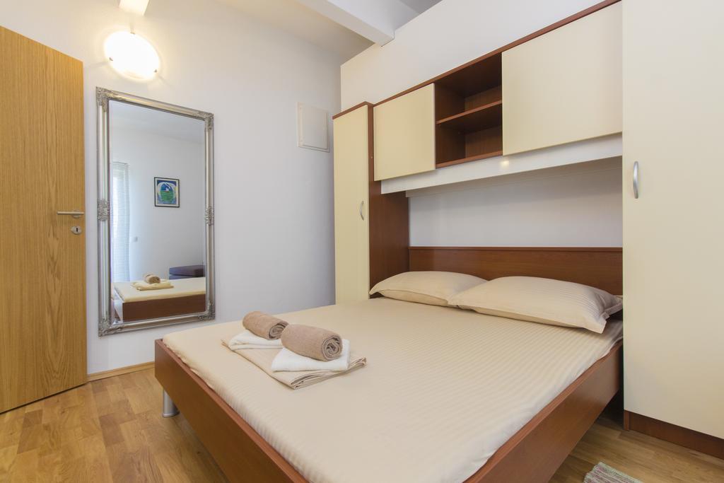 Apartments Zoran Pirovac Eksteriør bilde
