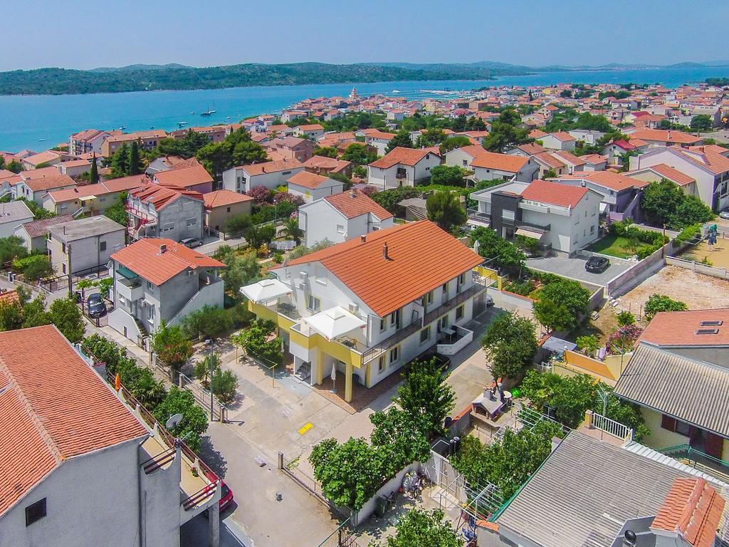 Apartments Zoran Pirovac Eksteriør bilde